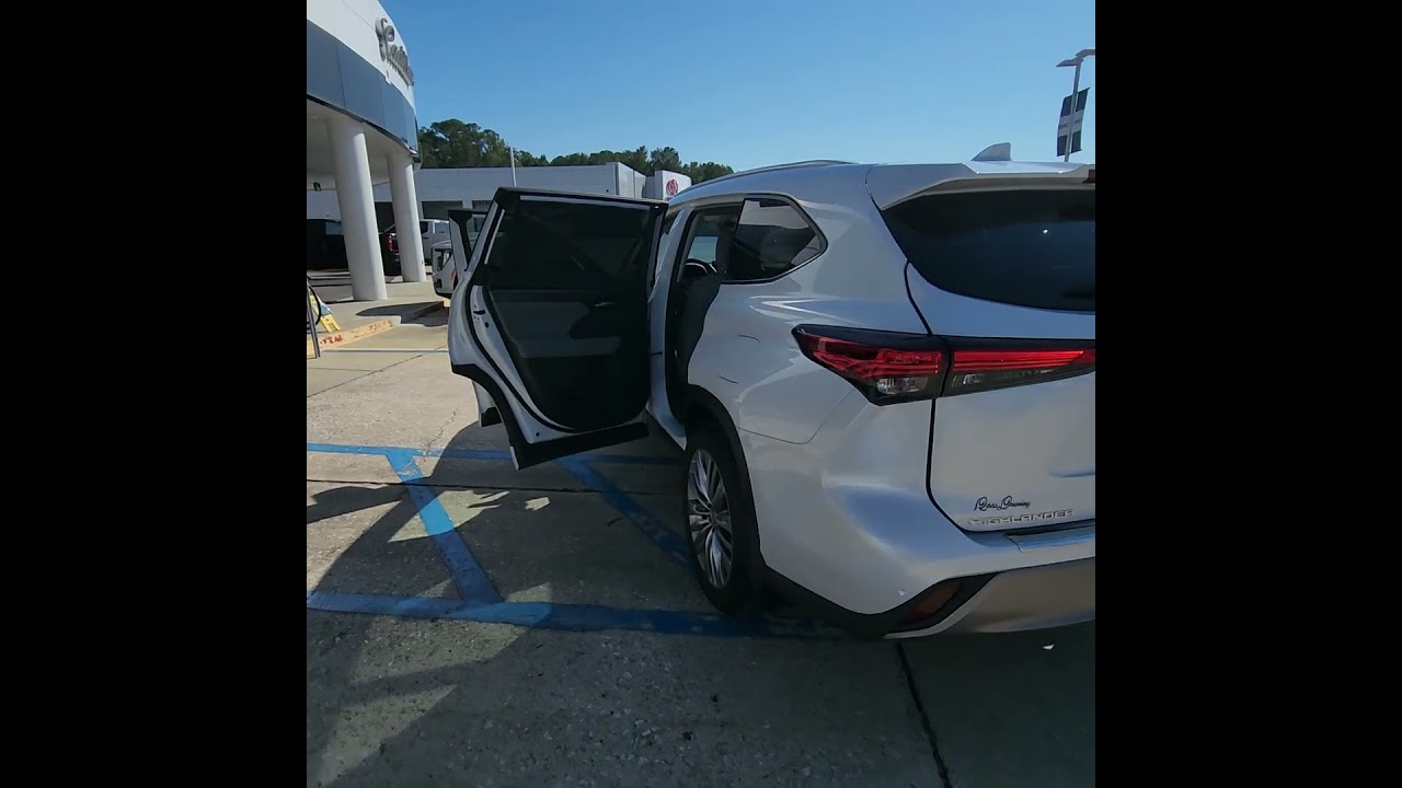 2023 Toyota Highlander Platinum package.