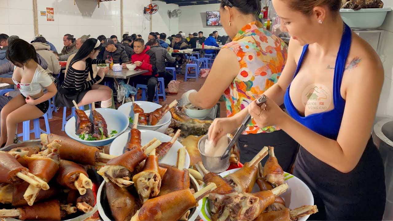 Đột nhập quán bún ch,ó ở từ sơn có món đùi hấp siêu to khổng lồ, khách đông như quân nguyên