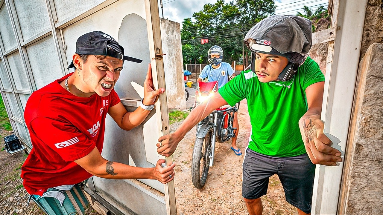 DOIS CARAS DE MOTO TENTARAM INVADIR A MINHA CASA !