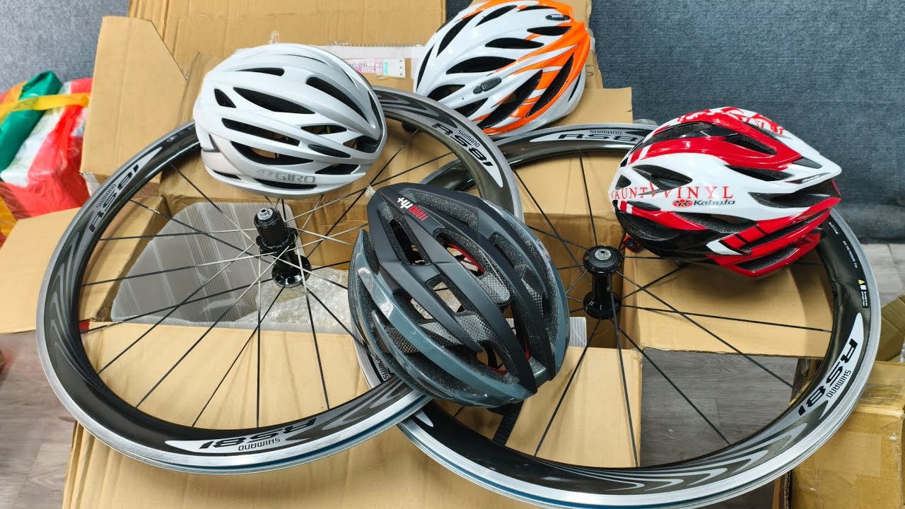 Thanh lý giúp khách vành carbon má nhôm shimano và 4 mũ bảo hiểm. LH 0888.391.992
