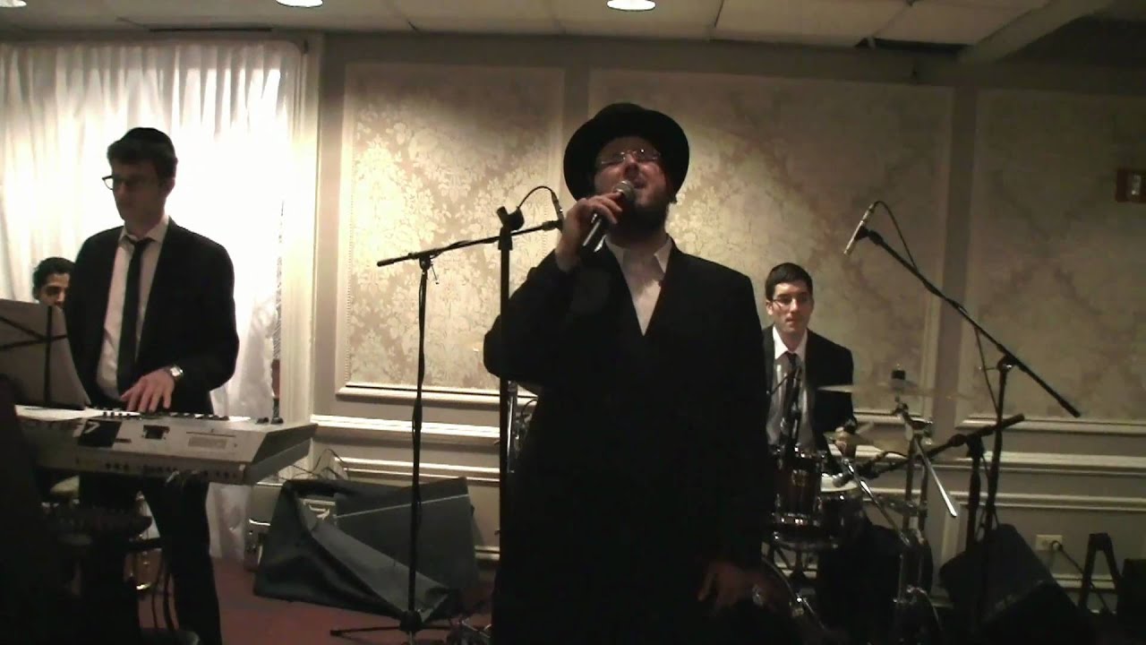 Yoely Greenfeld singing Yossi Greens 