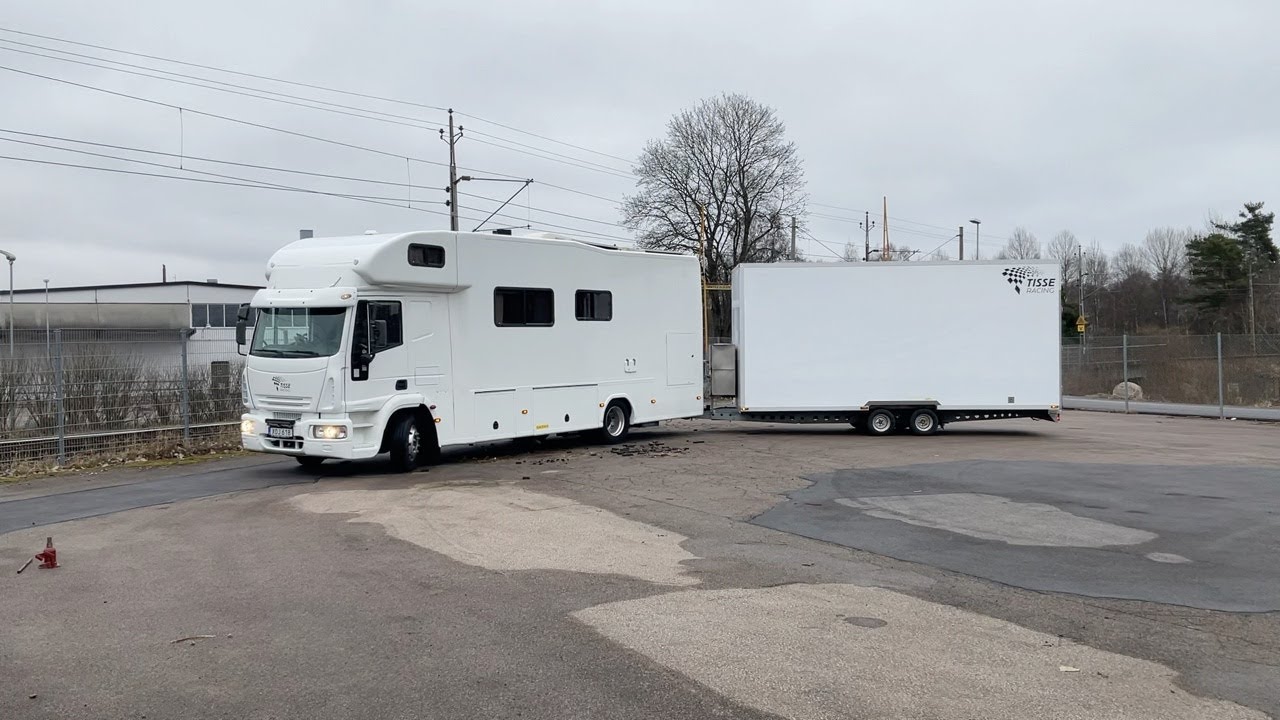Köp Husbuss Iveco 120E24 PB-reggad husbuss med biltransportsläp på Klaravik