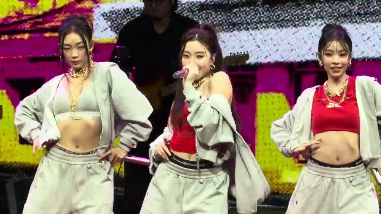 มาเติมความสดใสกันหน่อย #4eve #live #concert 