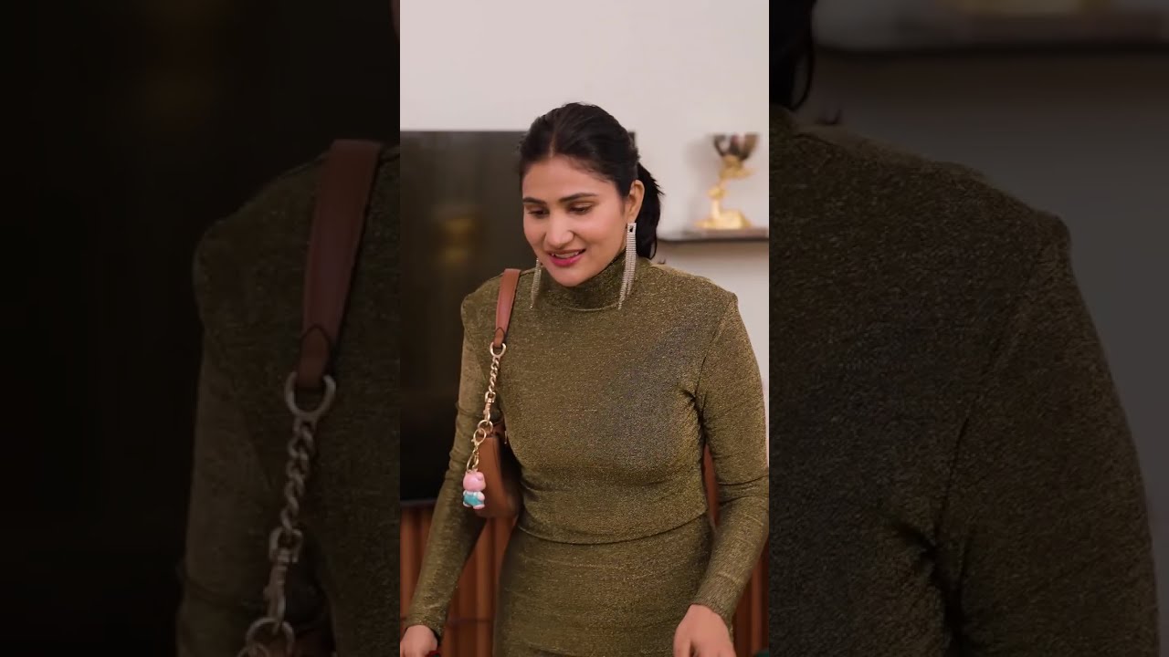 चालाक लड़की दूसरे लड़के से गिफ्ट्स लेते हुए हैं रंगे हाथ कैसे पकड़ी गई 😮🎁।। Rich GF Gifts Story 