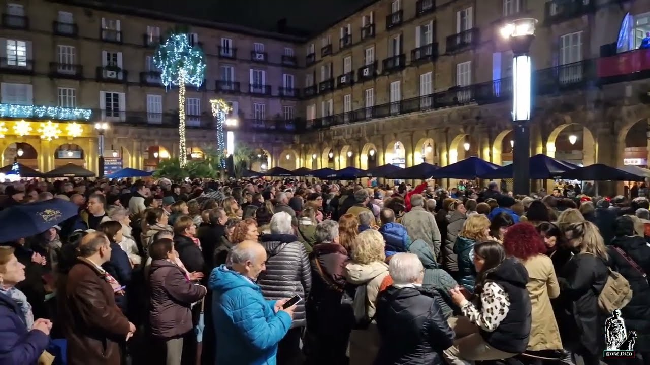 PRECAMPANADAS TELEBILBAO EN LA PLAZA NUEVA DE BILBAO/TELEBILBAO PRE-BELLS IN THE PLAZA NEW OF BILBAO