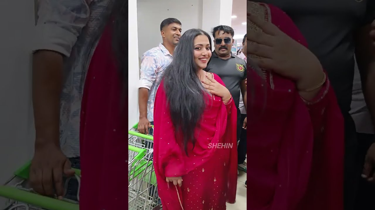 ചെങ്ങന്നൂരിന്റെ മനം കൊള്ളിച്ചു അനുസിത്താര | Anu sithara inauguration | chengannur | Onam | shehin