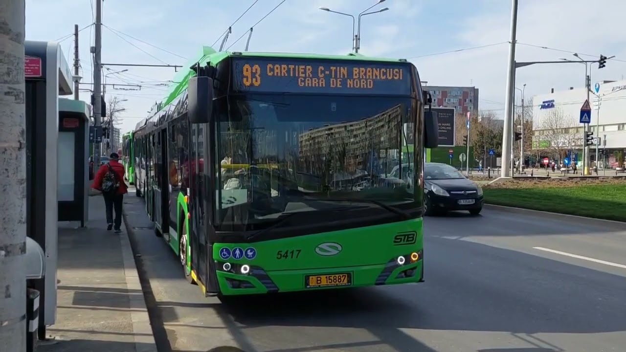Doua troleibuze pe linia 93 și 69 efectuând la stația Favorit @tramtrobustube519