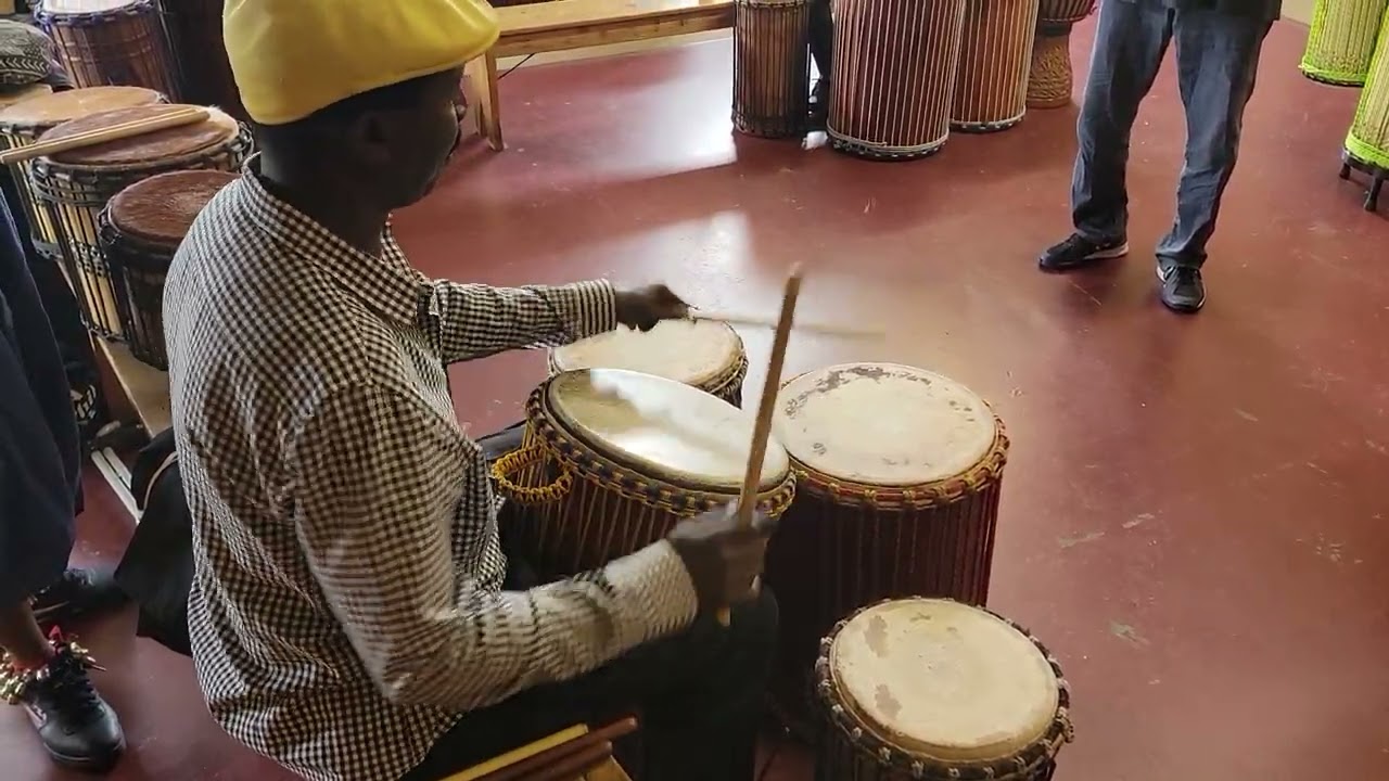 Kakilambe. Dundun break to accompaniments