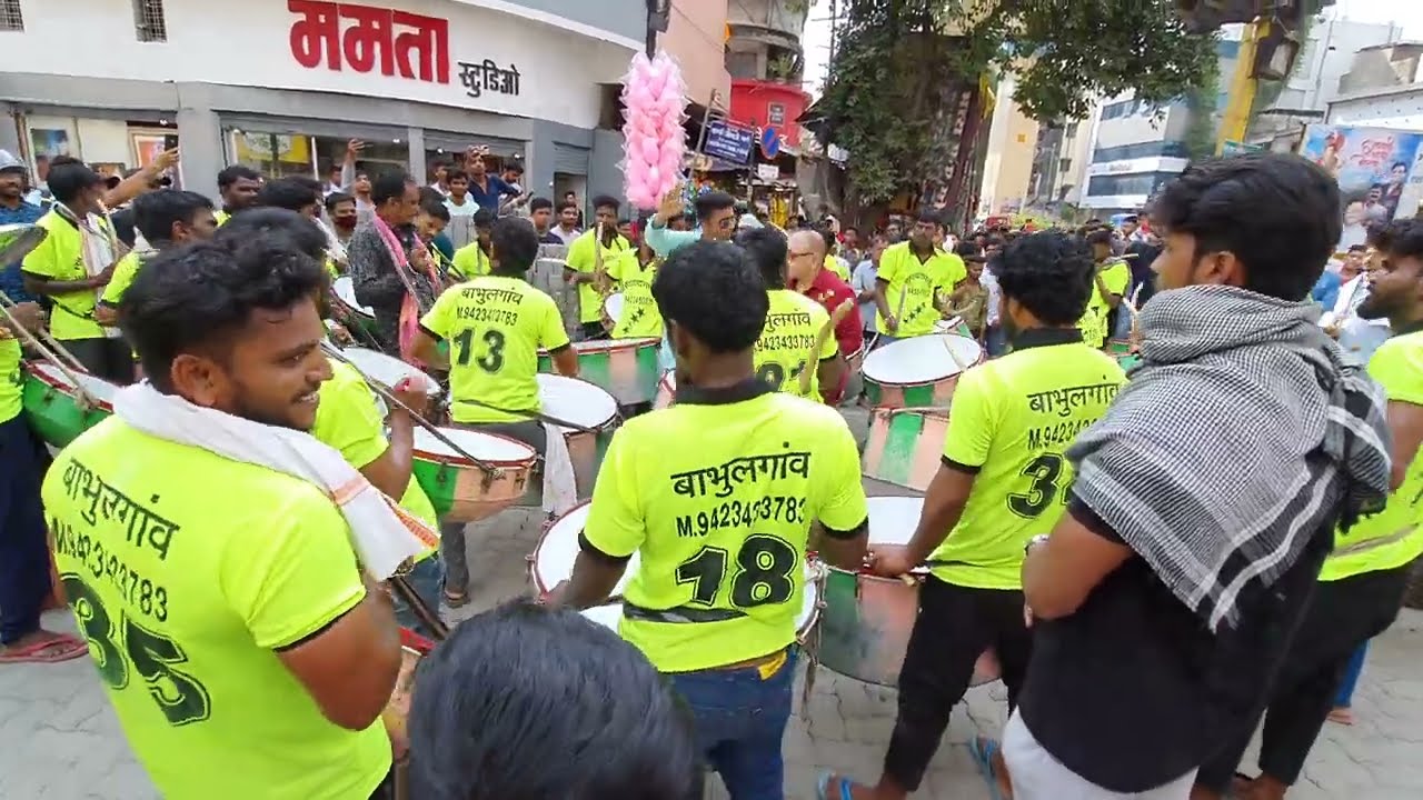 nagpur me ayse lekar jate hai Ganesh ji dhum dham se . dekhiye live