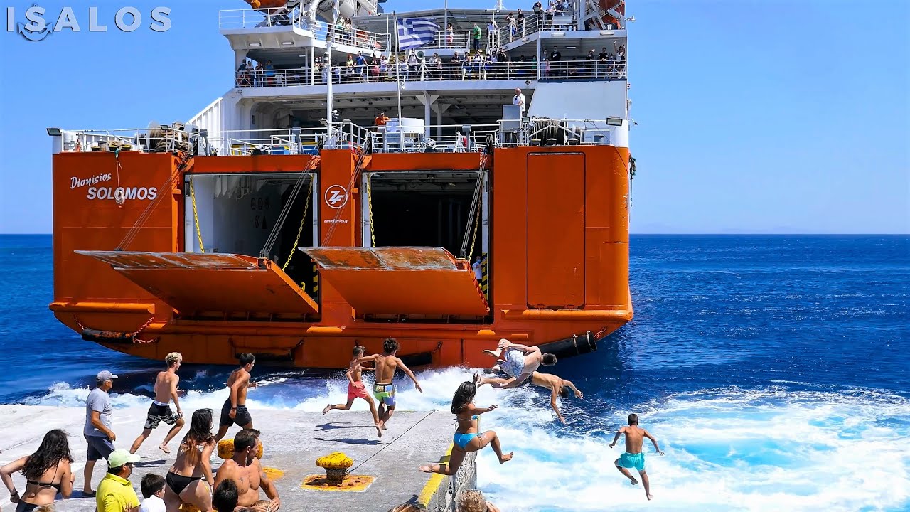 Σίκινος - Θεαματικός αποχαιρετισμός του D. Solomos με βουτιές! (Stunning farewell at Sikinos)