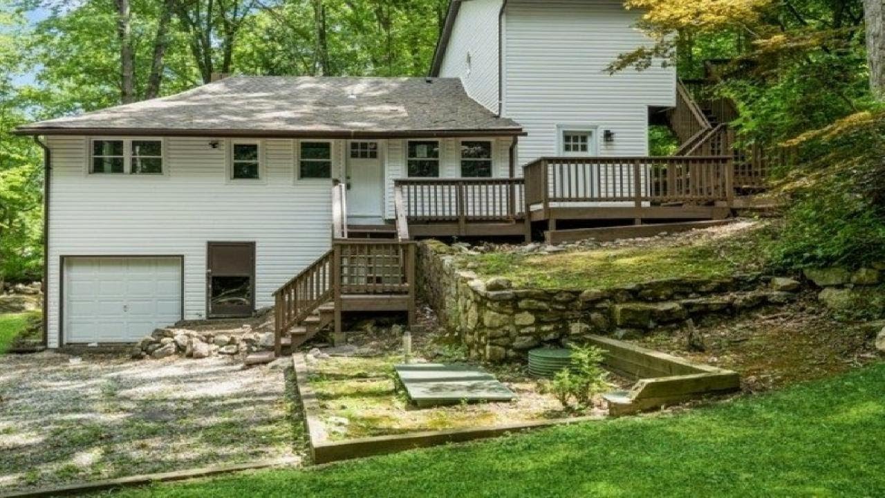 14 South Rd, Bloomingdale Boro, NJ Presented by David Quinones and Julia Bayci.