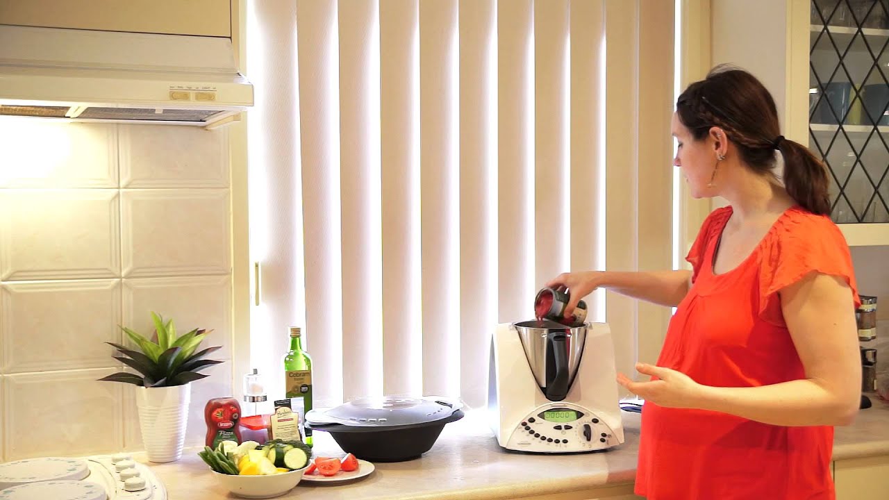 ThermoHow - Thermomix Recipe - Steamed chicken and veggies with hidden veggie pasta sauce