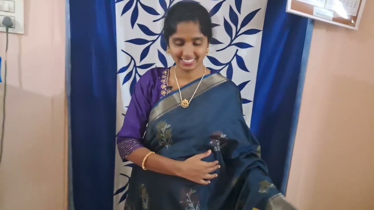 Dola silk  sarees price 580rs oder what's up number 8328271929