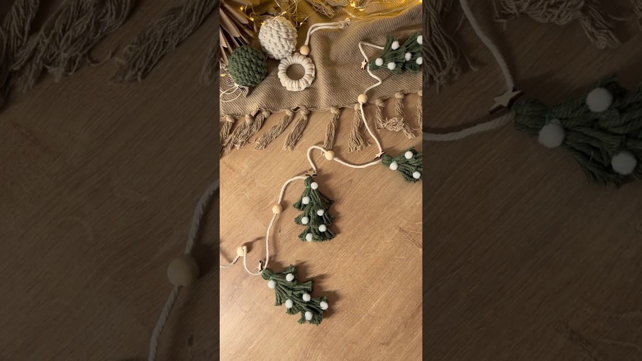 DIY Christmas Garland✨☃️🌲 #diychristmasdecor #diychristmascrafts #christmastree #garlandmaking