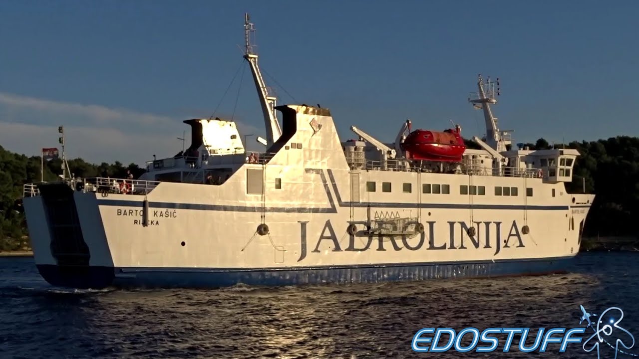 Jadrolinija trajekt Bartol Kašić - Dolazak u luku Rogač - Šolta HD