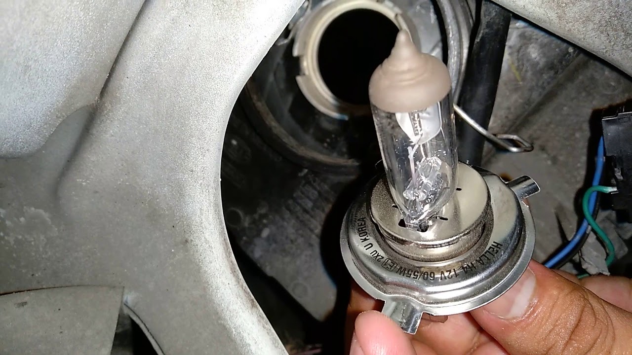 Cómo colocar los focos de los faros delanteros del tiida,fácil y en poco tiempo
