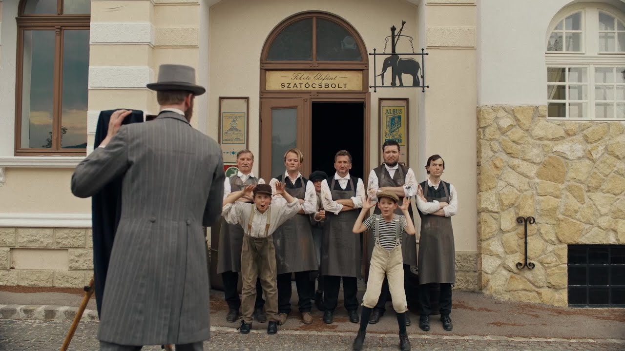 Majdnem menyasszony hivatalos trailer