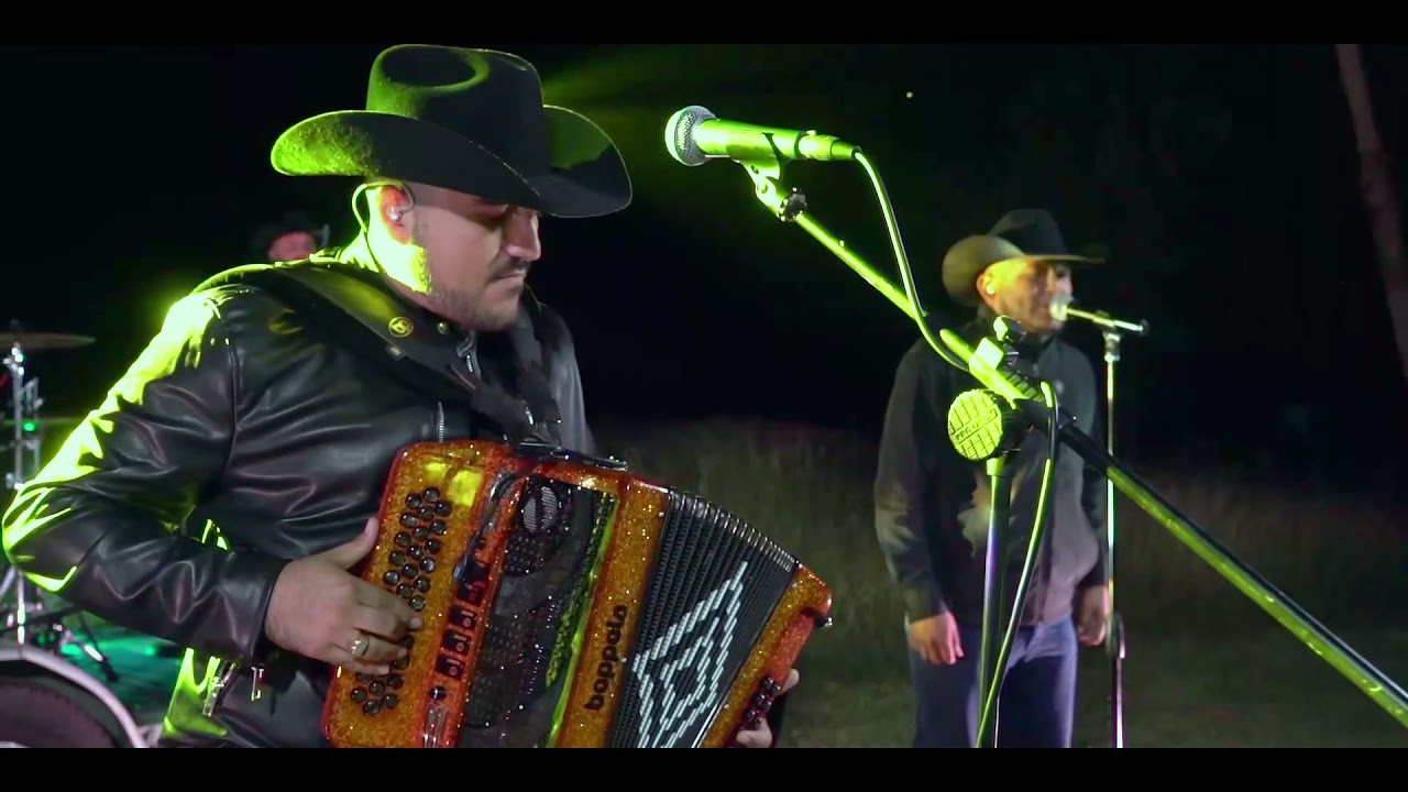 Desvelado (Cover) - La Lexxion EN VIVO