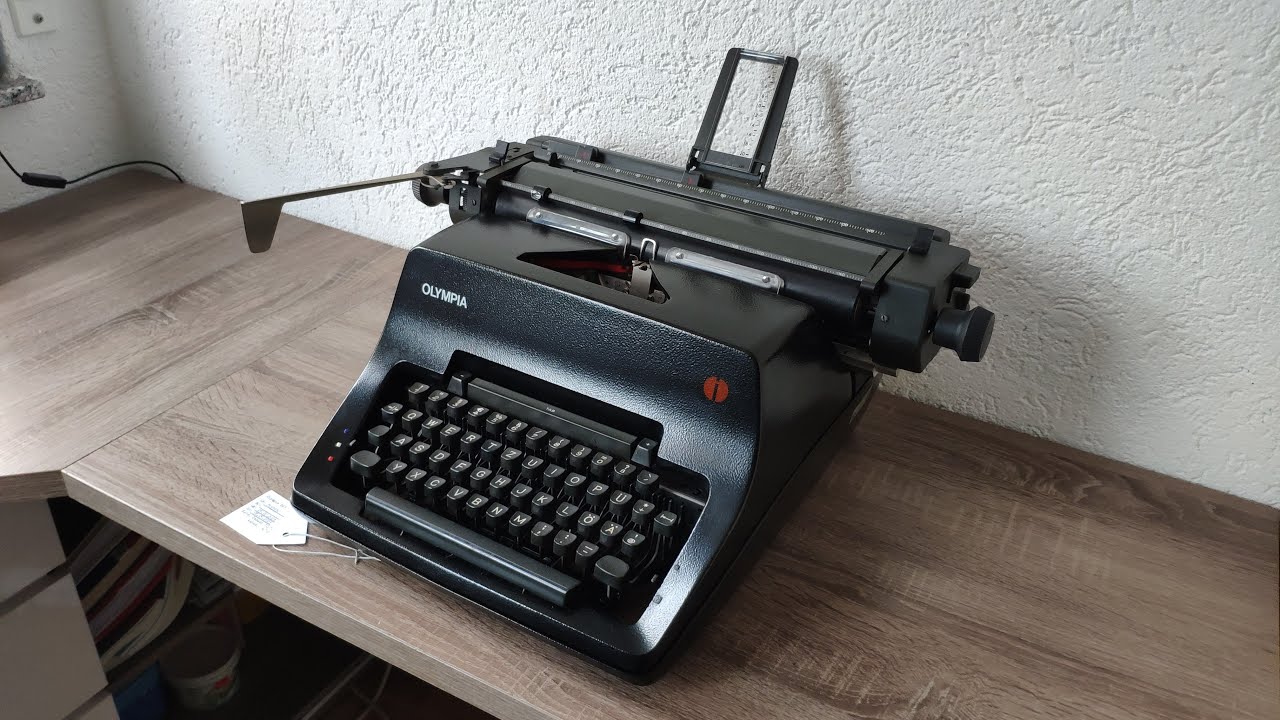 Olympia SG3 2000er Schreibmaschine mit € & @-Taste