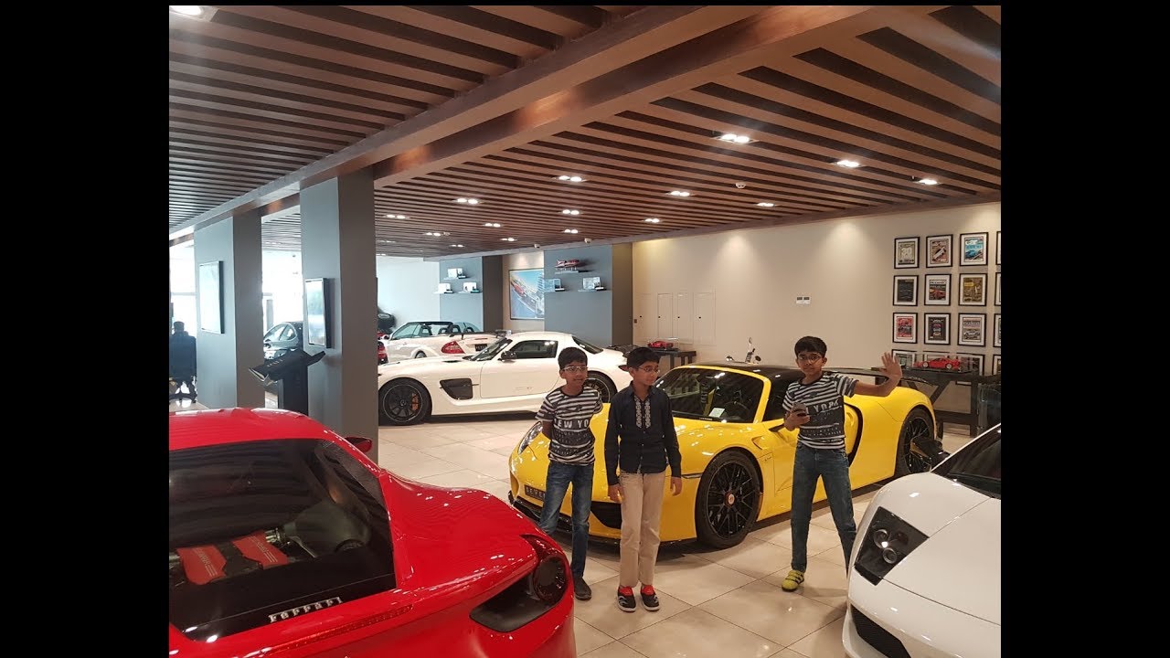 A day in Riyadh.. Kingdom Tower and seven car lounge