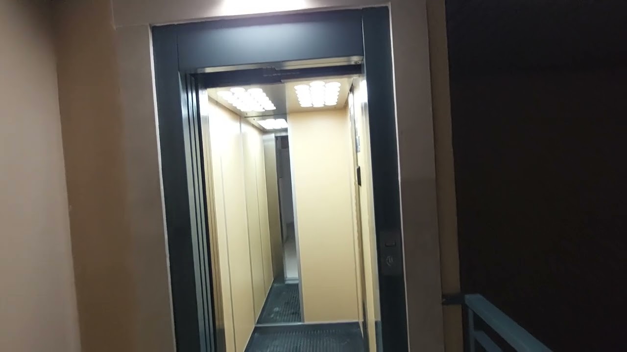 1999 Marvi hydraulic lift (mod. Soren) in a building Gaià