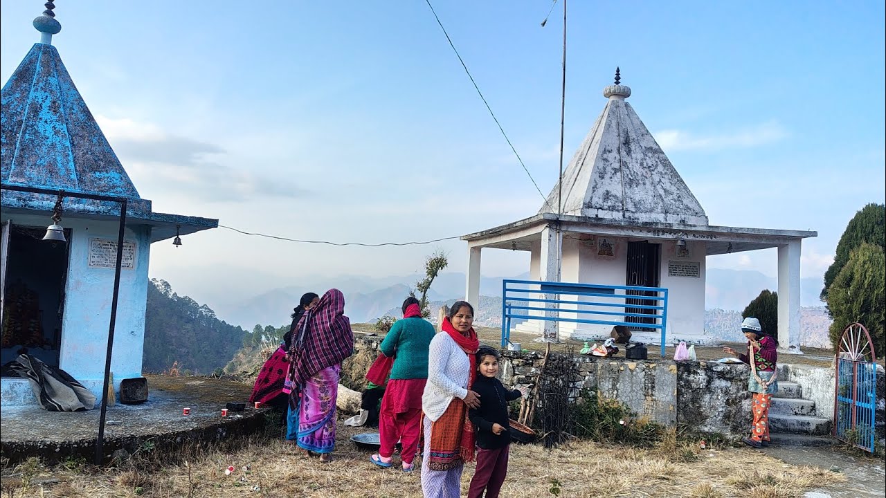 कठूली  गांव के नागराजा देवता के मंदिर में गये कीर्तन करने के लिए 