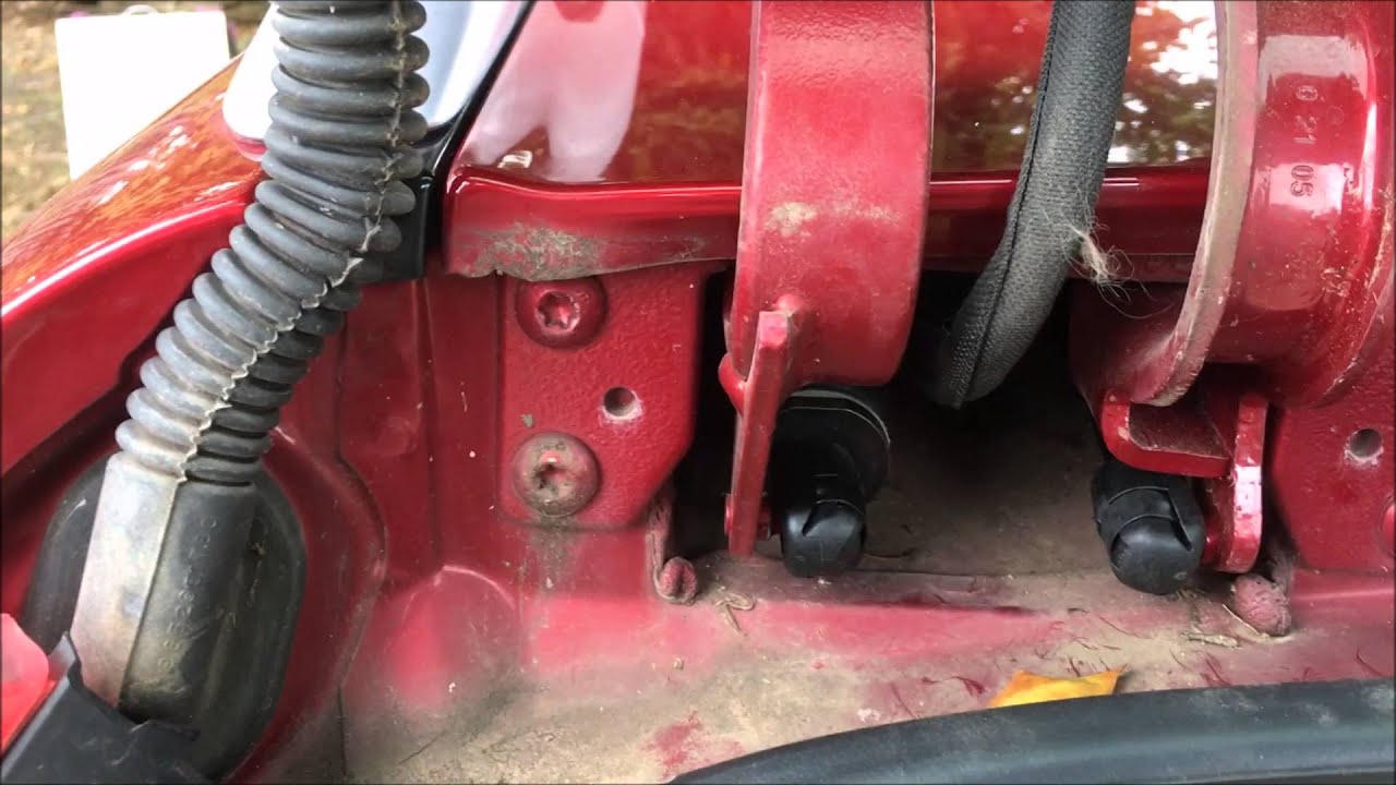 Citroen C5 Wagon Estate Break Tailgate Strut Replacement