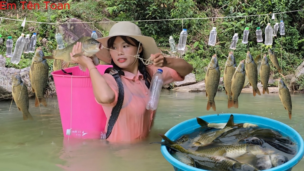 The single mother cast a fishing line to catch floods and was lucky to catch many giant carp