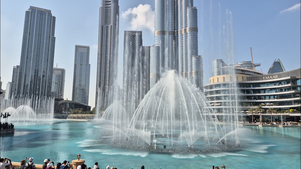 The Dubai Fountain - China In The Light/燈火裏的中國 (daytime)