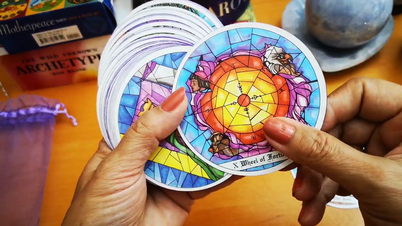 COOL ROUND DECKS😎 #rounddecks #tarotcollection