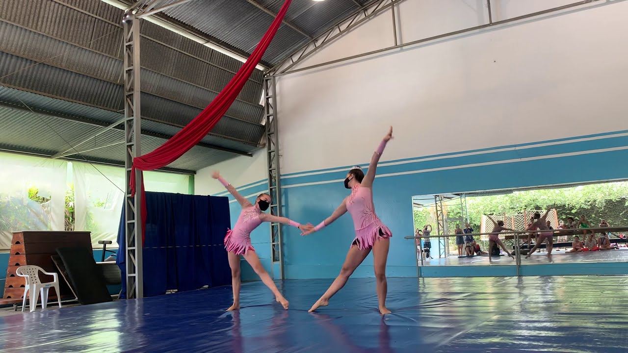 Dupla de ginástica acrobática- rewrite the stars