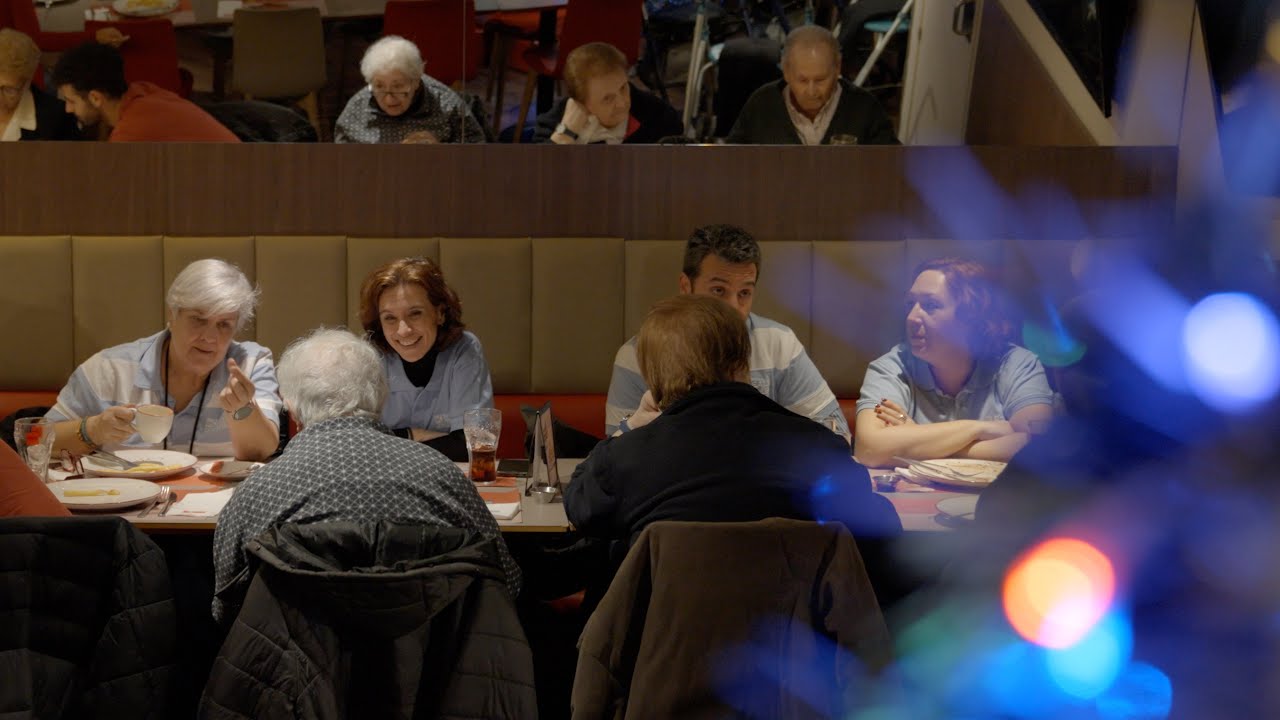 Reale Foundation - Voluntariado para acompañar a los más mayores a ver las luces estas Navidades.