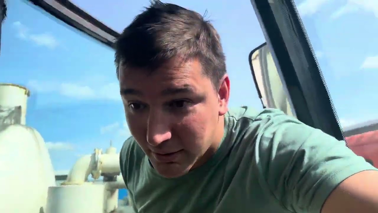 Взяли в работу экскаватор-порузчик Komatsu WB93 / Ремонт отверстий замена пальцев