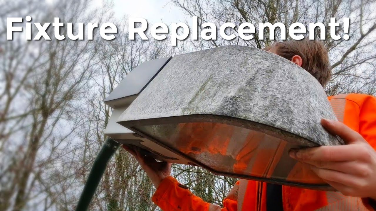 Replacing A Big Indal Aurora Fixture To A Schréder Teceo! ( From High Pressure Sodium To Led)
