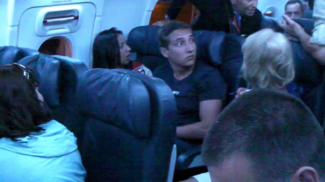 [ORIGINAL] Man jumps out of moving Sunwing plane at Pearson airport