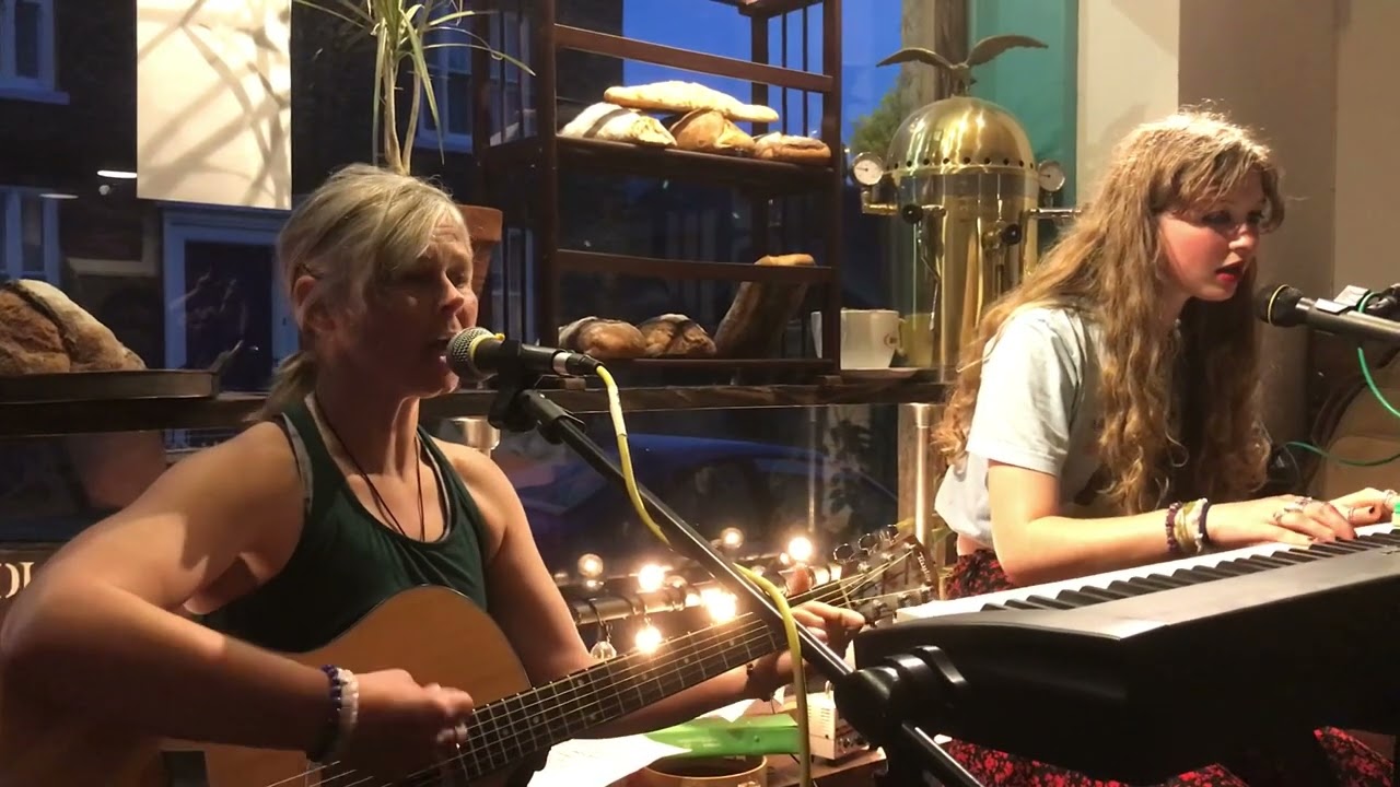 Frances McKee (The Vaselines) - Jesus Doesn’t Want Me For A Sunbeam live in Durham, UK