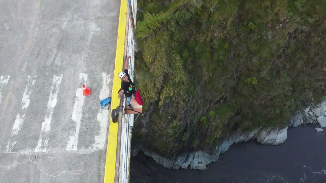 Jumping Baños Ecuador en 4K