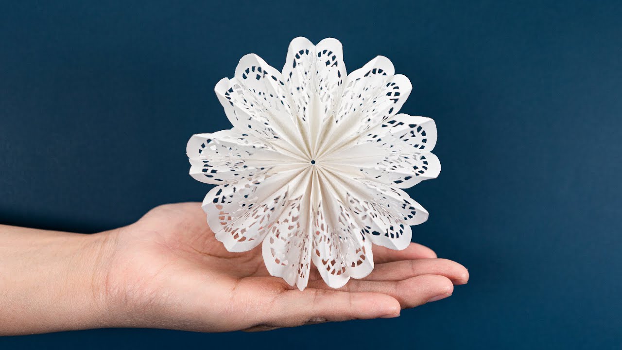 3D Snowflake from Doily - Christmas Crafts - Paper Snowflakes Decorations