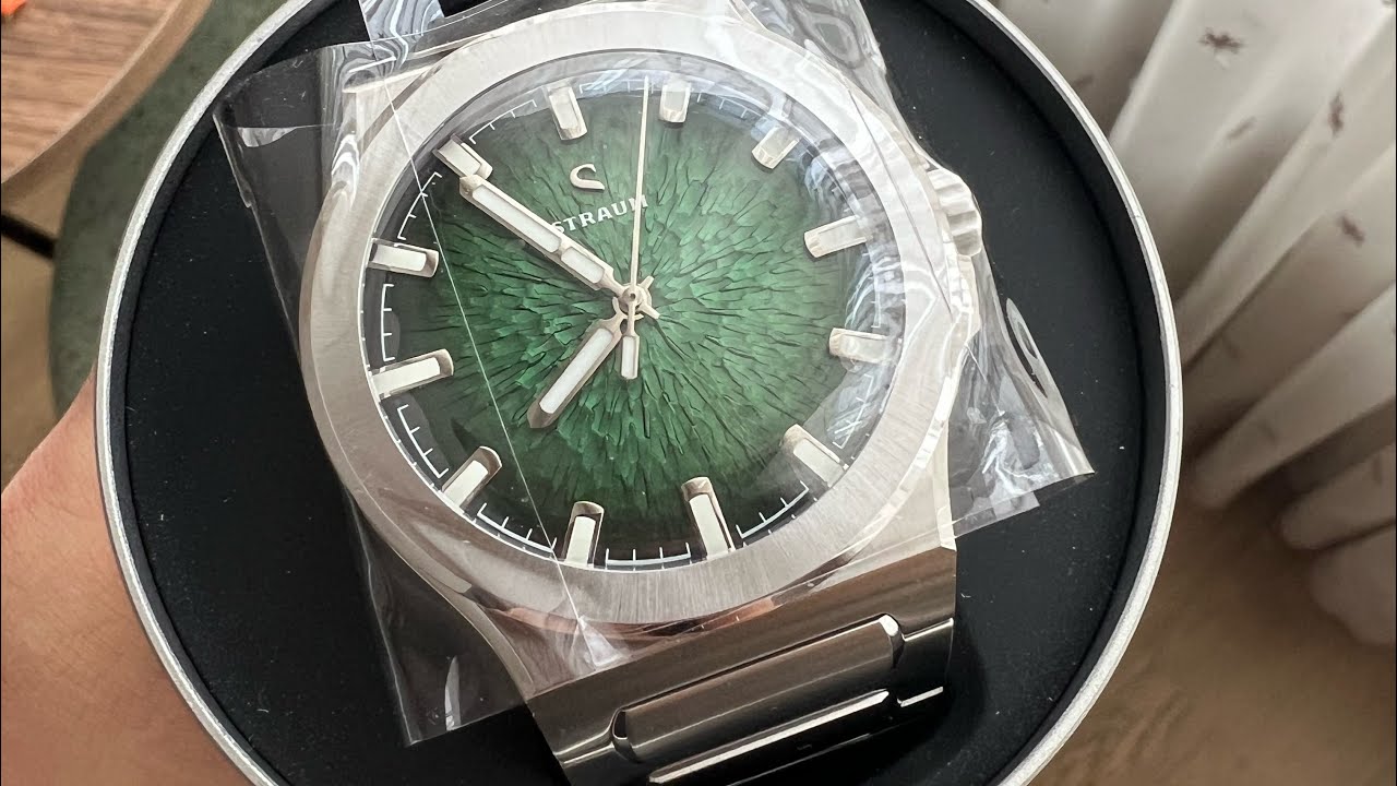 Straum Jan Mayen Moss Green: Nature’s Elegance Captured in a Timepiece