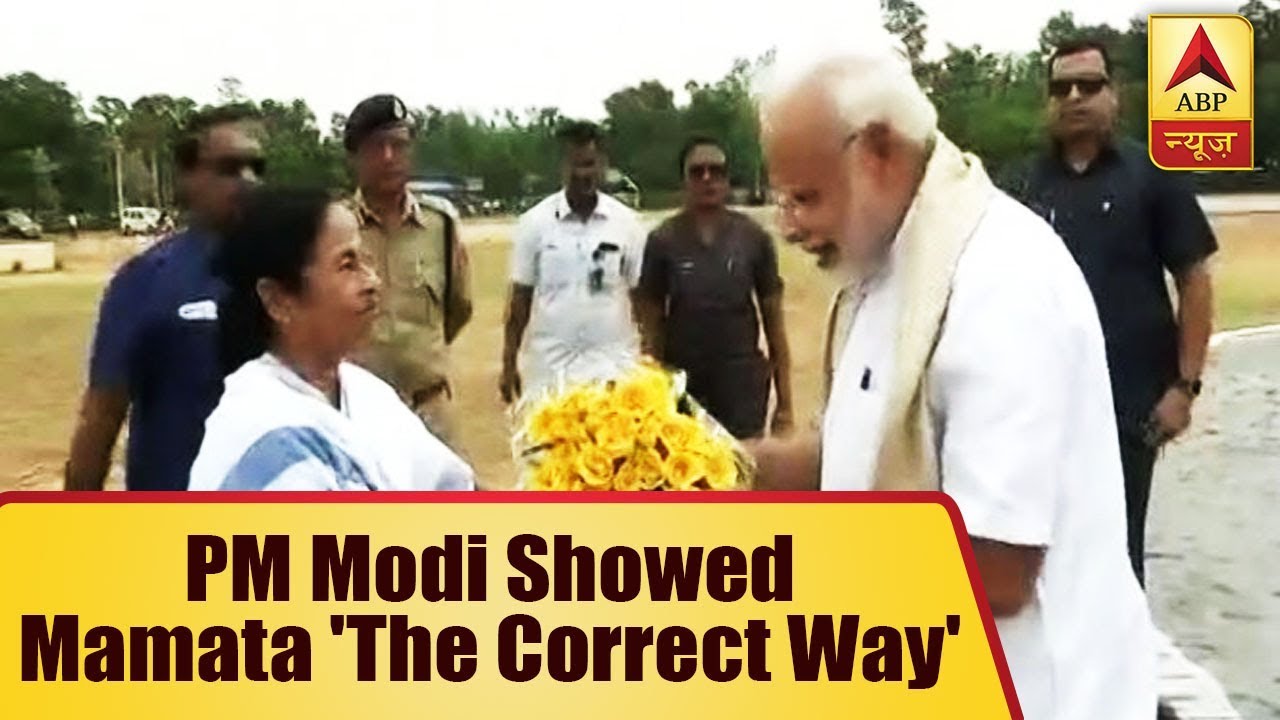 When PM Modi Showed Mamata Banerjee 'The Correct Way' | ABP News