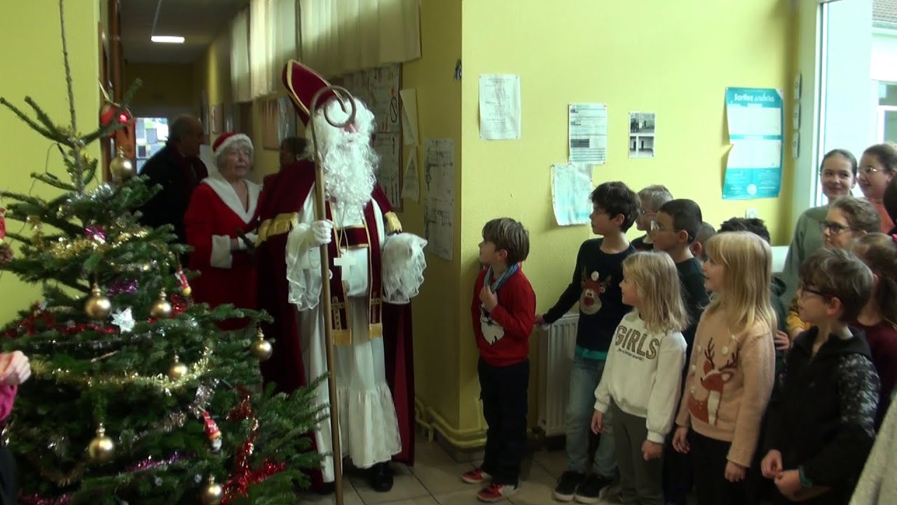 Saint Nicolas rend visite aux enfants sages