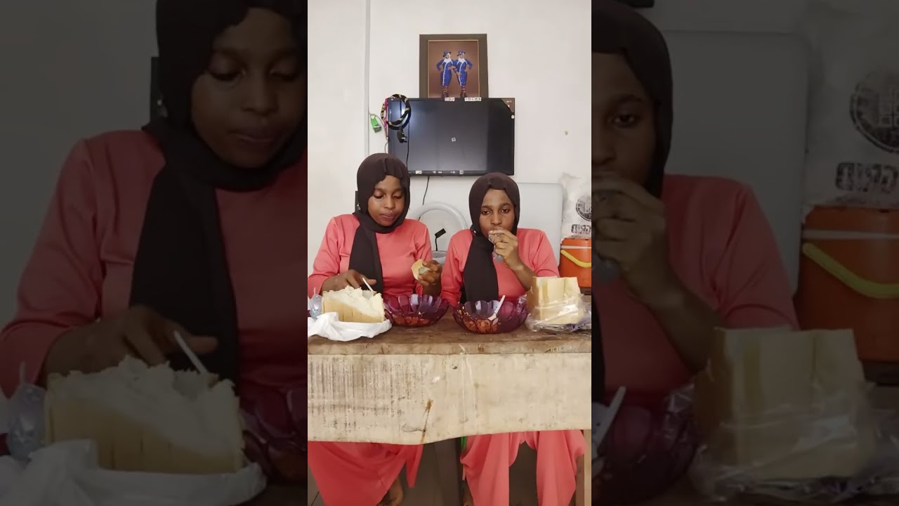 Dinner 🍽️ | Eating Nigerian Egg Sauce & Bread | Live Chat With Us