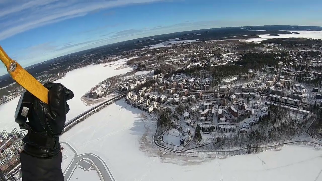 Laskuvarjohyppy Jyväskylän satamaan 3.3.2023