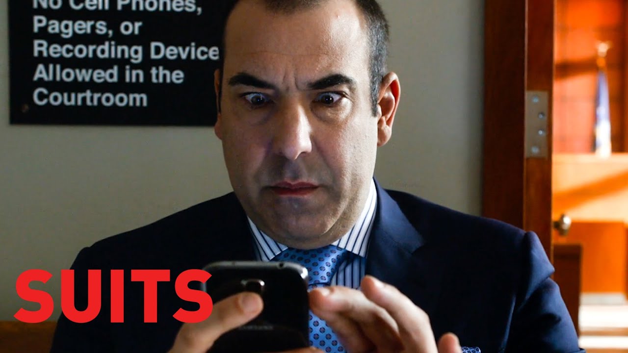 El engaño de Mike le cuesta el caso a Louis y el respeto de Harvey | Suits: La Ley de los Audaces