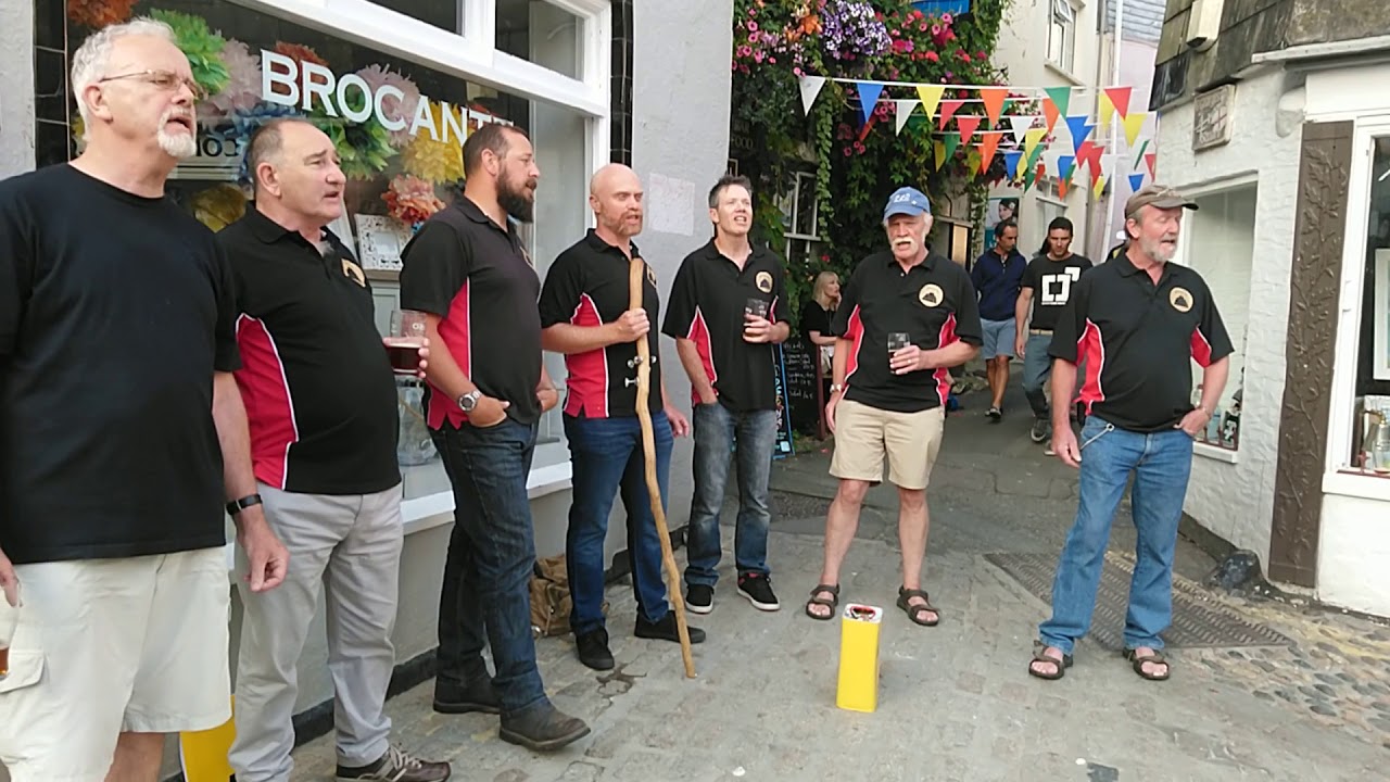 Stuns'ls singing Spanish Ladies in Mevagissey