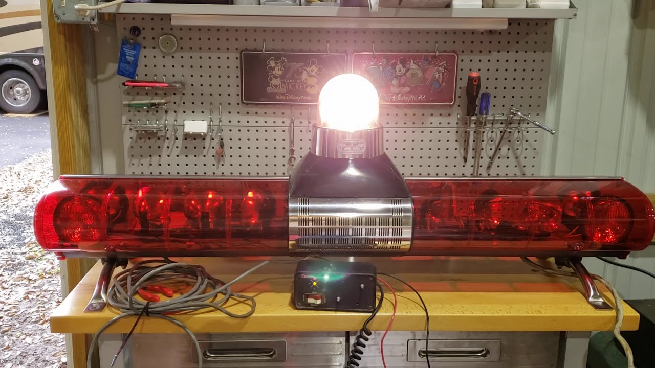 Federal Signal Aerodynic 24 E with Visibeam Spot Light
