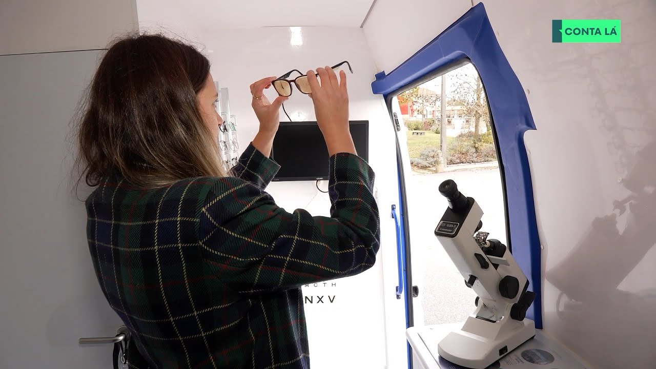 Sara Alves transformou uma carrinha e leva consultas de optometria à população do Sabugal