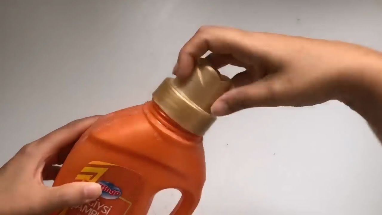 A very cute idea you can make with detergent caps and plastic bottles!