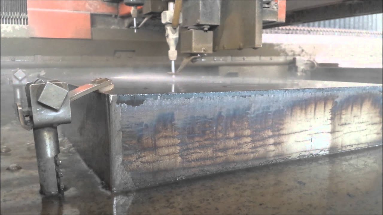 Wasserstrahlschneiden von 100mm Stahlblech