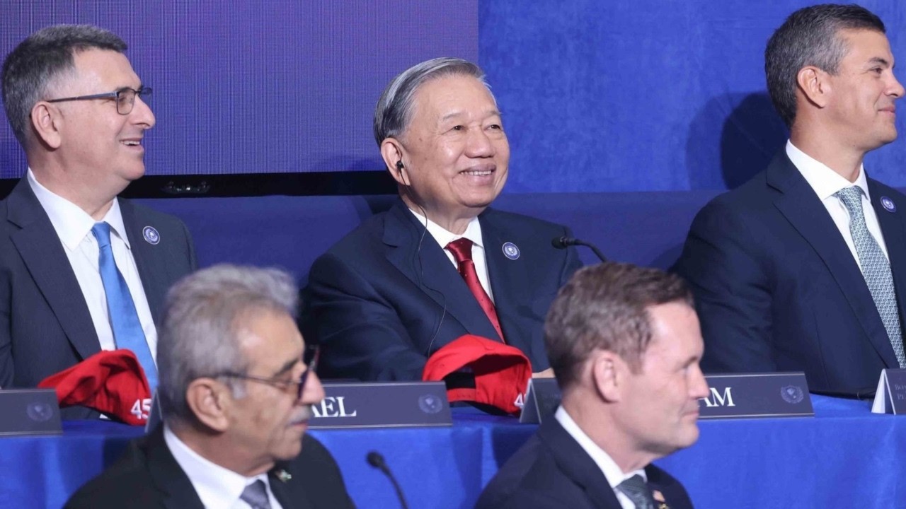 Vì sao Việt Nam không nộp 1 tỷ $ mà ông Trump khen ông Tô lên tận mây xanh?